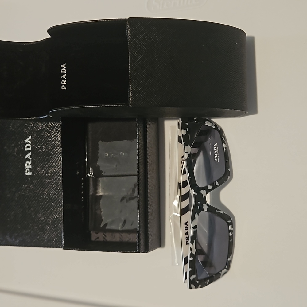 NWT Authentic Prada sunglasses with case and 2 cleaning cloth - Picture 2 of 9